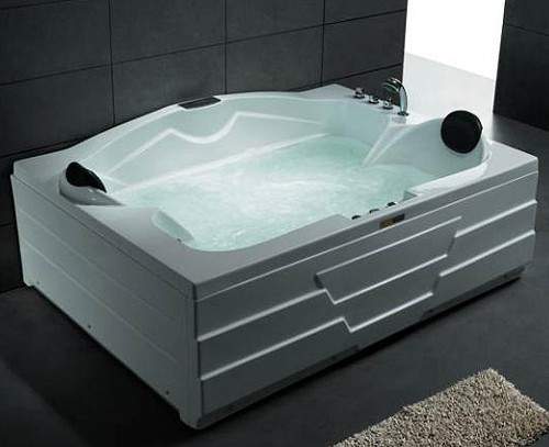 Hydra Large Back To Wall Whirlpool Bath With Panels. 1800x1300mm.