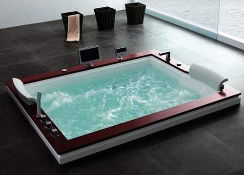 Hydra Large Sunken Whirlpool Bath With TV & Oak Surround. 1850x1500.