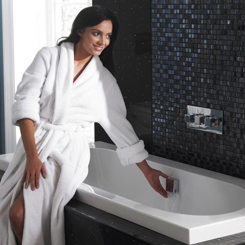 Example image of Hudson Reed Baths Deuce Round Double Ended Acrylic Bath. 1700x700mm.