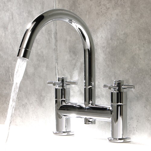 Example image of Hudson Reed Kristal Deck Mounted Bath Filler With Swivel Spout.
