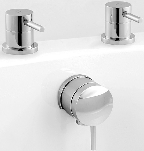 Larger image of Nuie Quest Freeflow Bath Filler With Pop Up Waste (Chrome).
